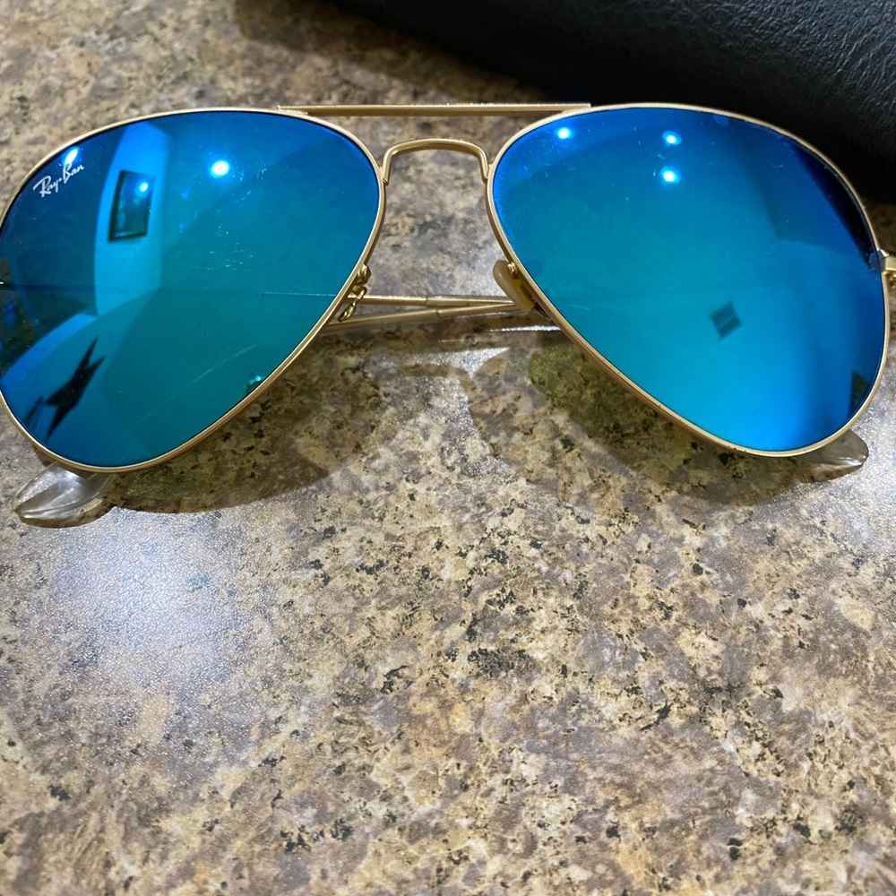 SOLD!!!100% Authentic Ray Ban Aviators
